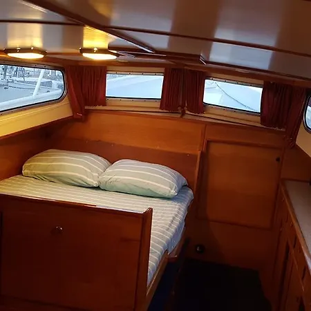 Boat Houthavenkade 船屋