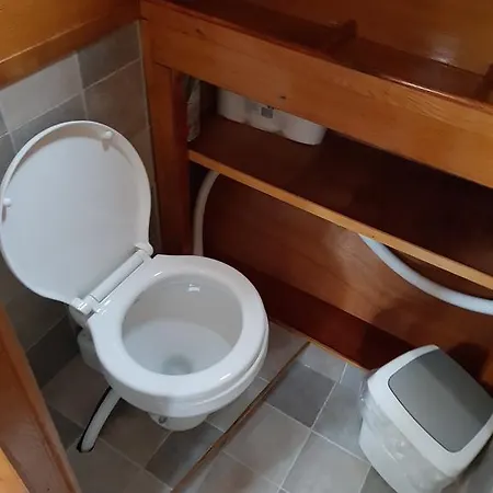 Boat Houthavenkade 船屋 *